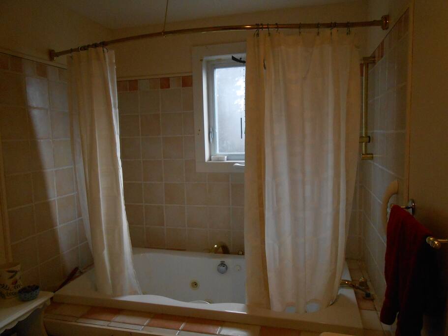 5.5'x3+'Deep bathtub