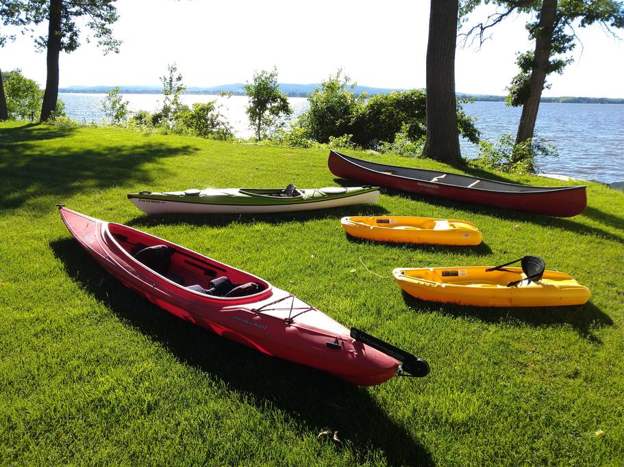 Capacity for 7 paddlers + 2