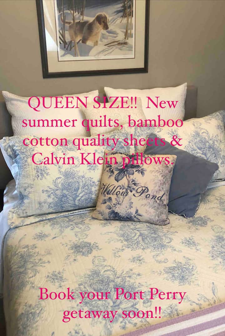 „სასტუმრო ოთახი“ საწოლით, კომოდით, მაგიდით, სკამით, ბრტყელეკრანიანი ტელევიზორით, ყავის მადუღარით, Wi ‑ Fi ქსელით.