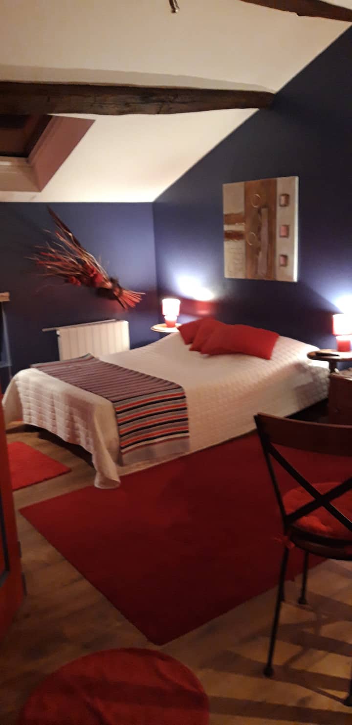 独立房间不毗邻房源，但可快速抵达私人庭院。