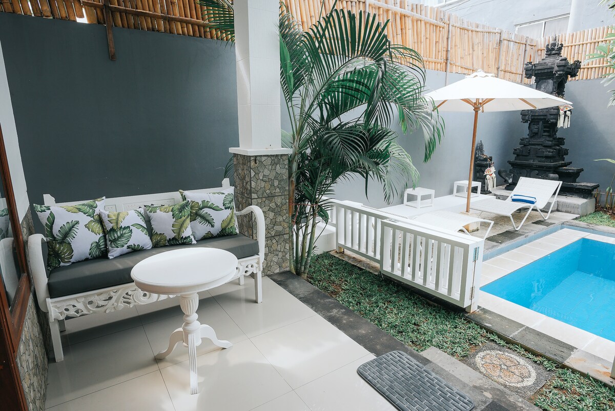 There's more to our villa than meets the eye, with greater under cover area than expected, your free to move the furniture where ever you feel.