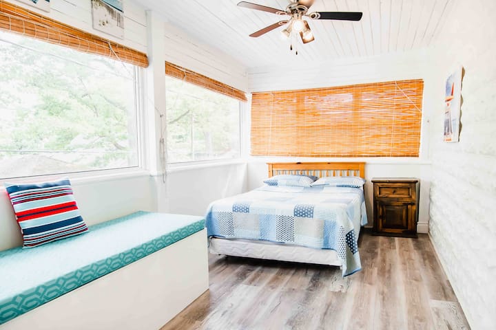 Open to long term stays and discounts!