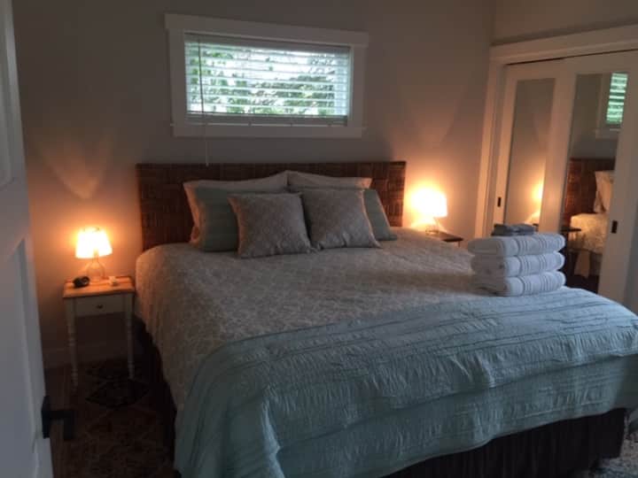 Chumba Mahiri cha kulala kilicho na Kitanda cha Kifalme