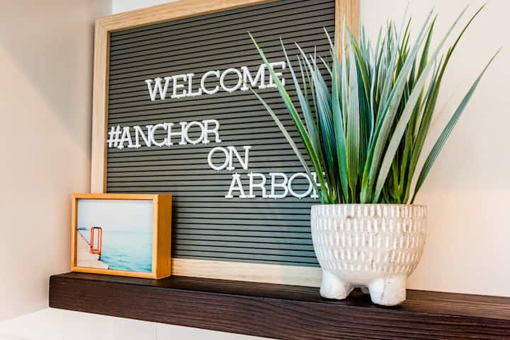 Anchor on Arbor:Lakeside Condo w/Pool+Beach Access