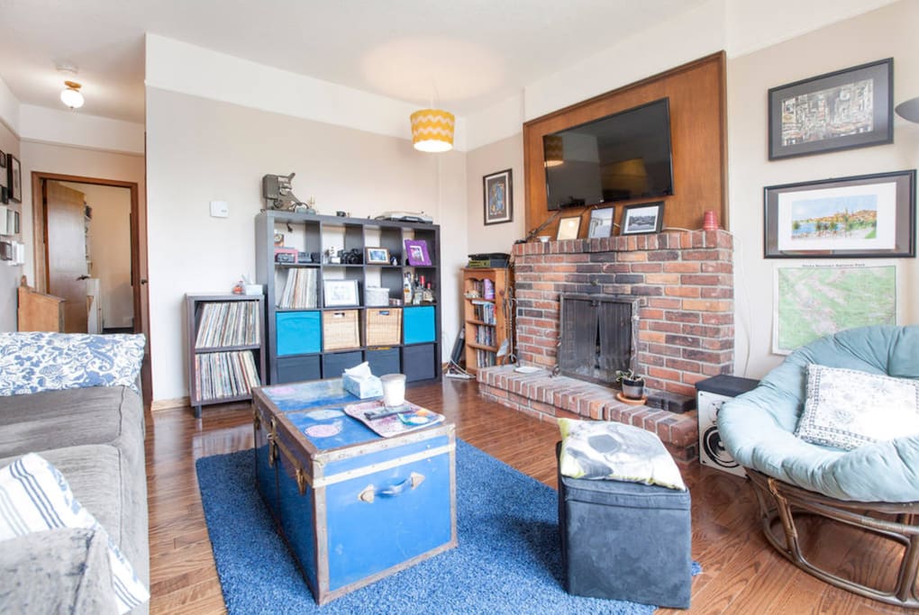Living room common area, shared space with your hosts & our other Airbnb guests.