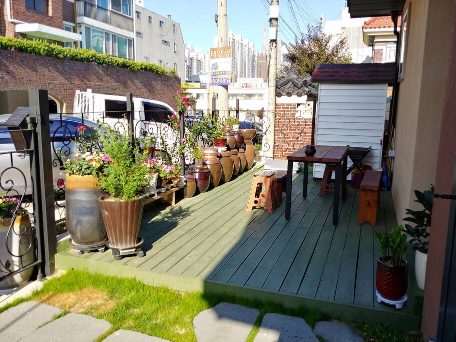 차를 마실수도 있고.간단한 바베큐를 즐길수도 있습니다.
펜션에 오신 느낌이 드실겁니다.~^^