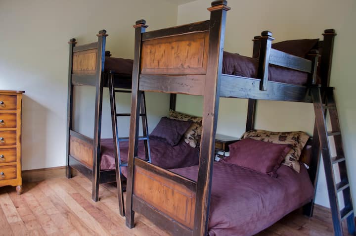 Dhoma e dytë e gjumit me dy krevate dopio