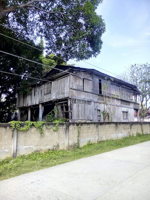 Fronting view of Very Old House along Plaza's and municipality of Valle