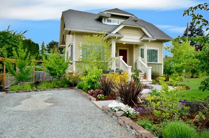 Private Seattle room. Near airport and downtown.