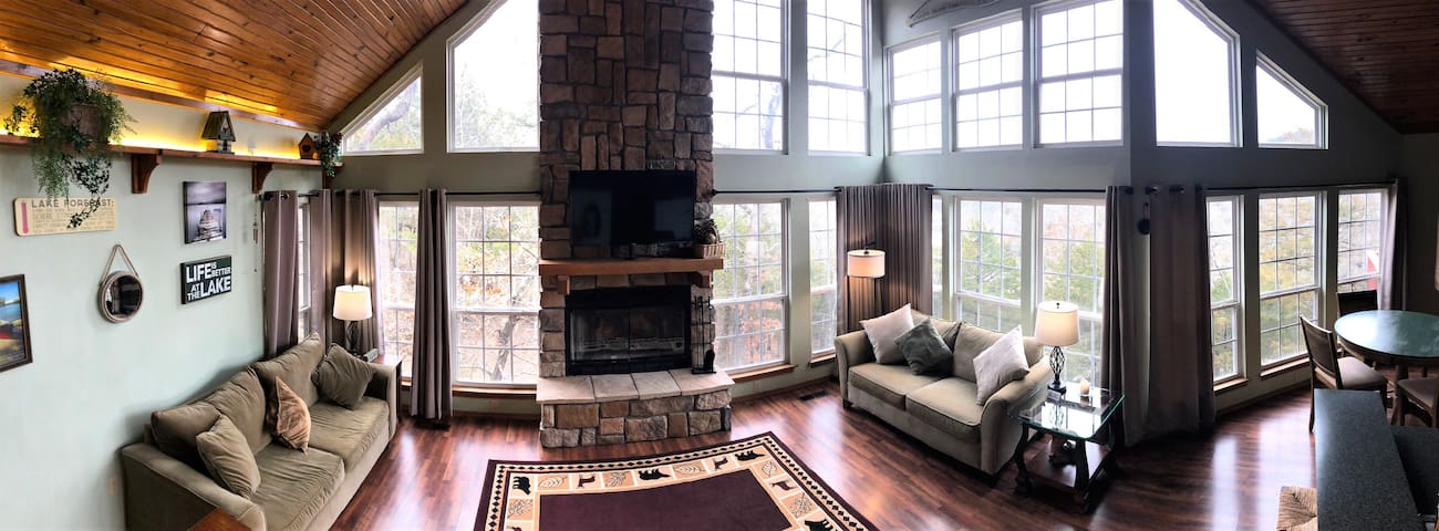 Pine Drive, Beaver Lake View, Fire Pit, 3 Decks, Grill, Pool access, WiFi