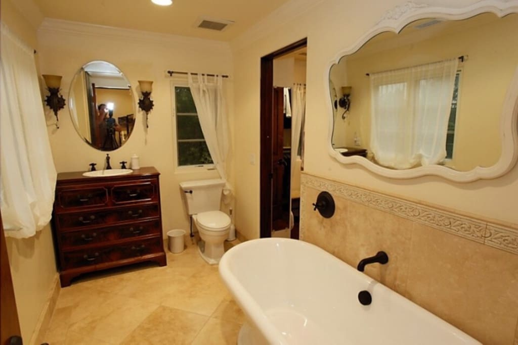 Full bath with tub and shower. Walk in closet is just off the bath.