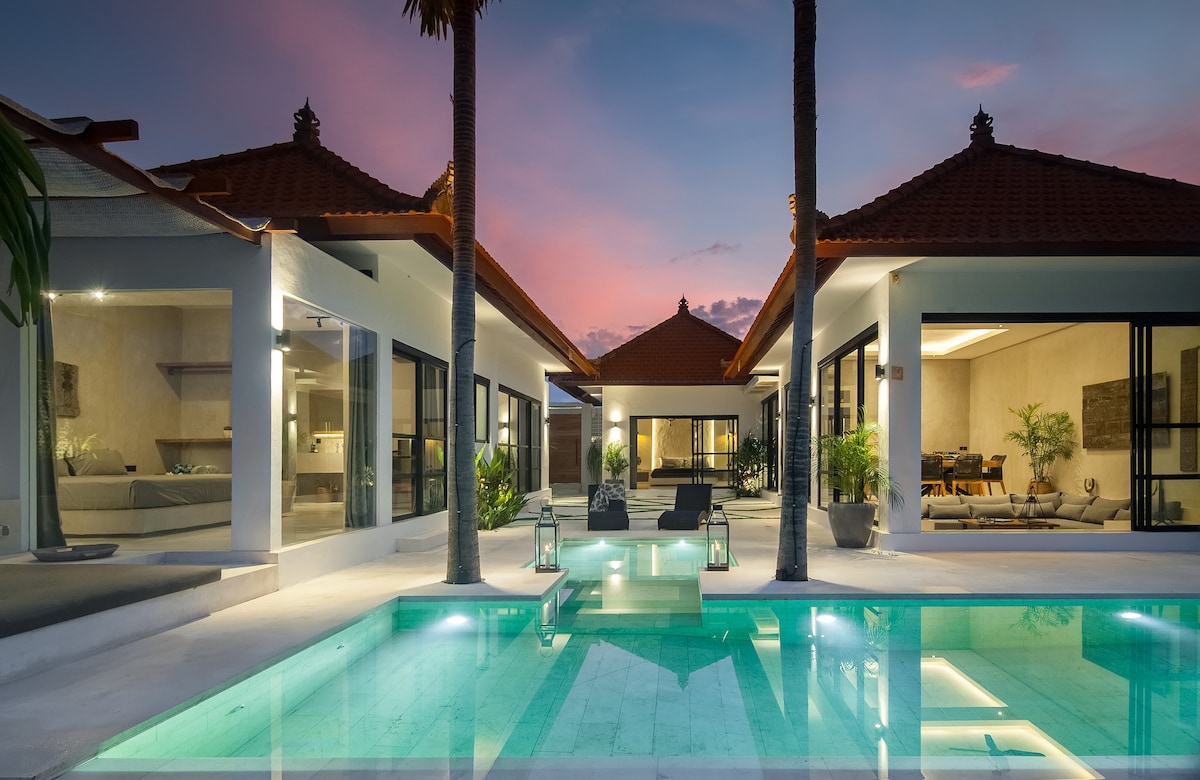 Villa in Kecamatan Kuta Utara · ★4.62 · 4 bedrooms · 5 beds · 4 private baths รายการ Airbnb เปรียบเทียบ