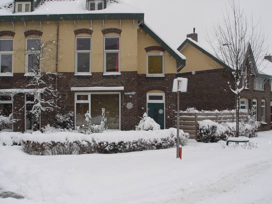 Het huis(midden op de foto)ook sfeervol in de winter