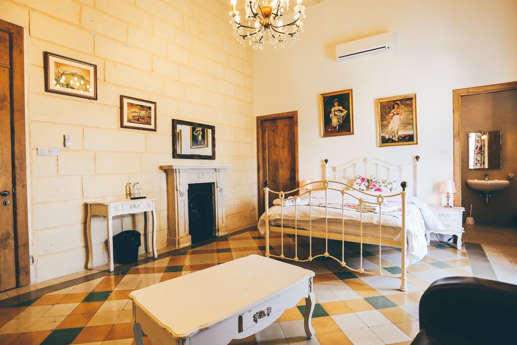 Room 12