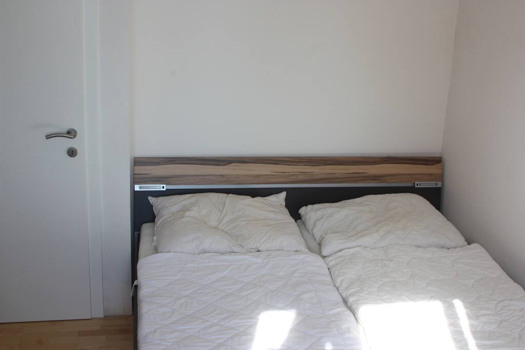bed room, king-size bed