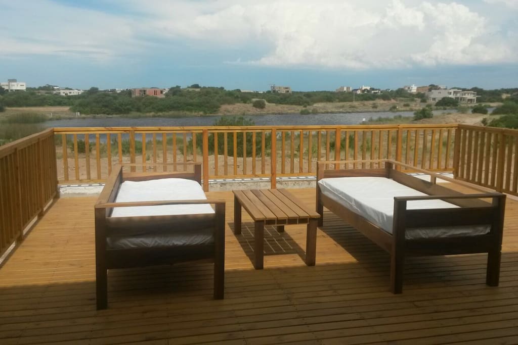 vista al lago del barrio ecuestre