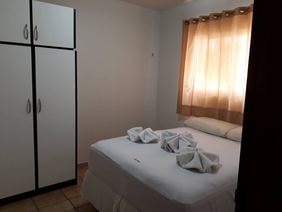 Quarto casal com ar condicionado