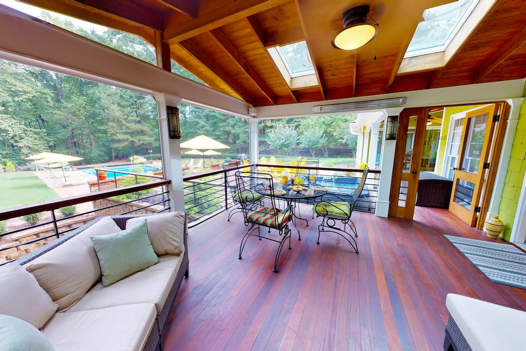 Take a nap, or enjoy an al fresco dinner on the screen porch.