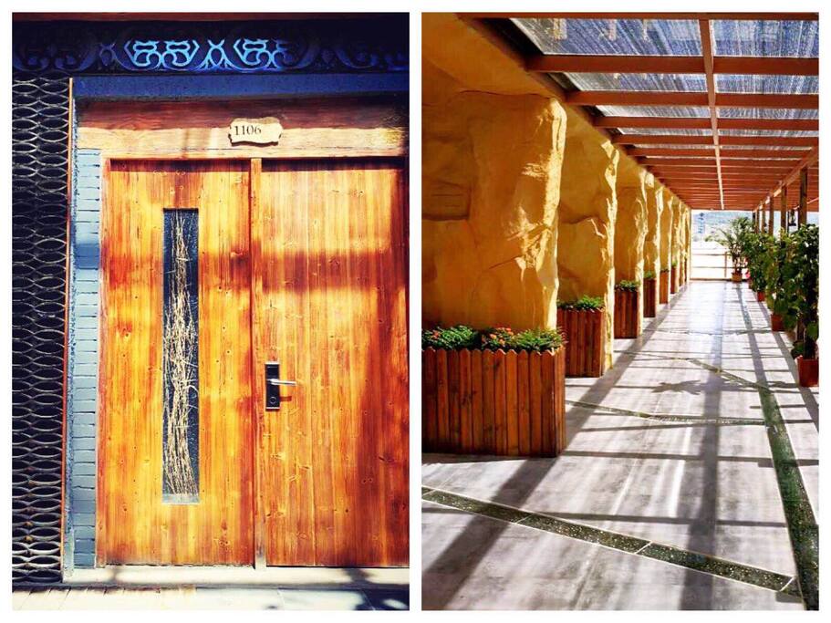旧木门与客房走廊,阳光蛮烂。