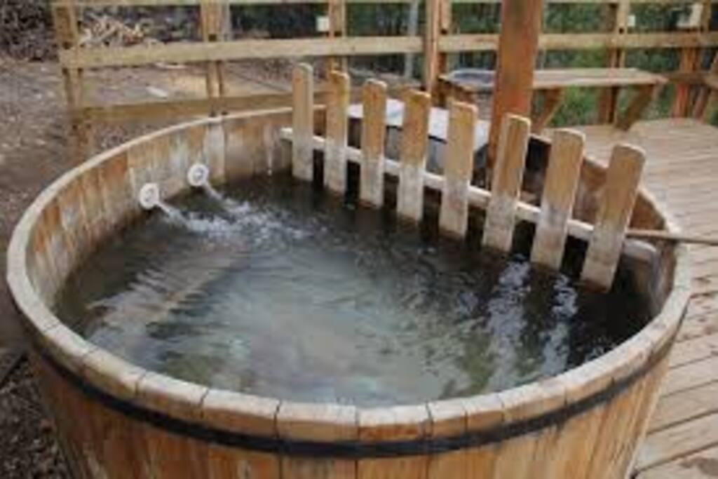 TINA DE AGUA CALIENTE