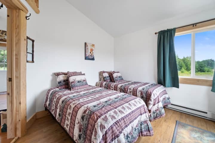 Twin beds in the bedroom