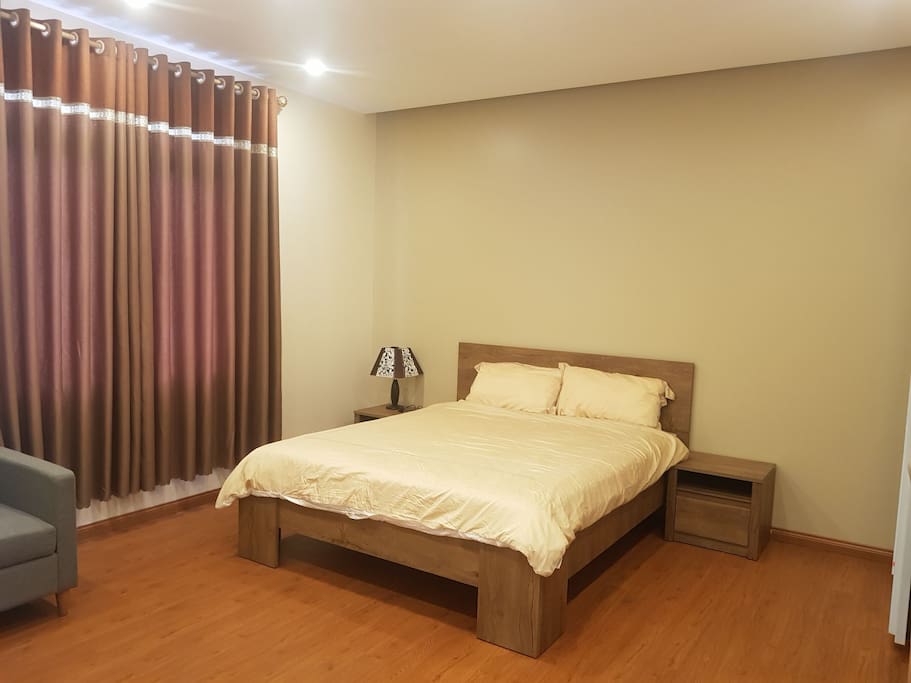 Bedroom with king size bed