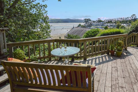 Stylish cottage with magnificent sea views