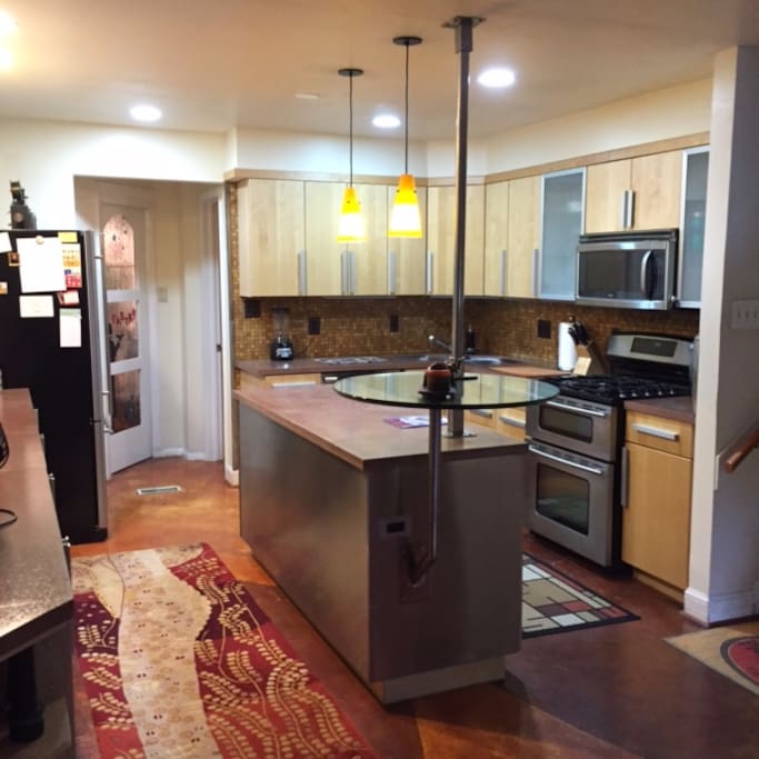 Kitchen w/raised serving area