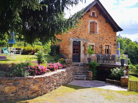 Charming stone house in a hamlet