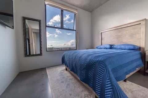 Luxury Apartment w/ 2 BR & 2 BA + Free parking