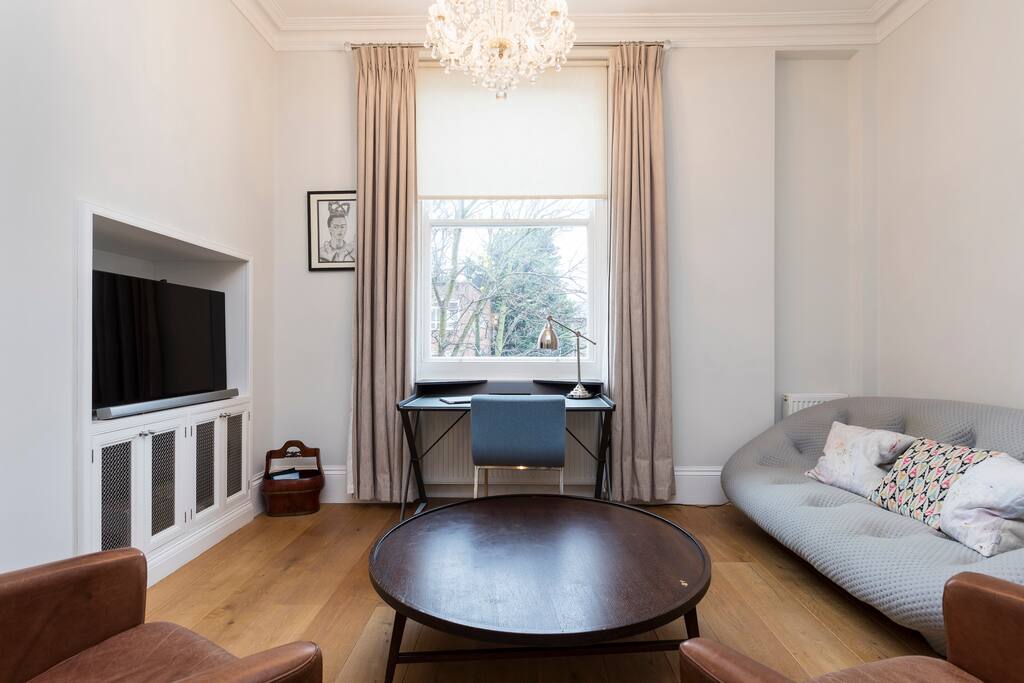 Lots of natural light in this room.