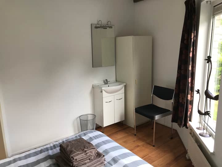 Lavamani Dhoma e gjumit 2 me ujë të nxehtë dhe të ftohtë