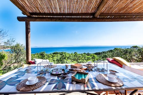 Su Mari Su 'Entu villa with private access to the sea