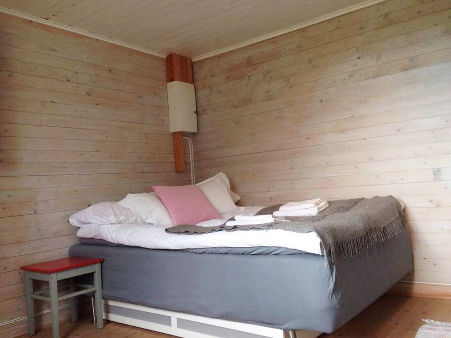 Queen size bed