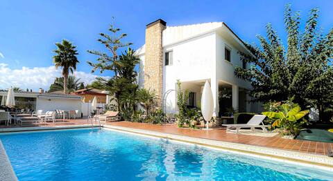 Villa Haygon with heated pool, sauna & bbq