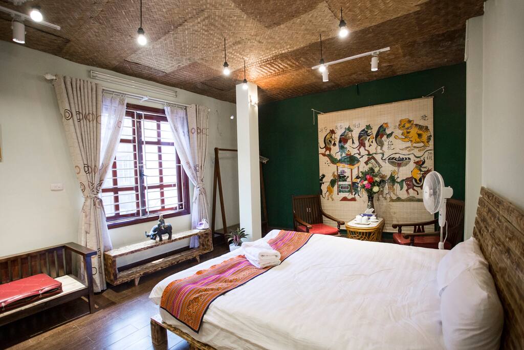 Large windows facing the bed, giving the room plenty of light and fresh air