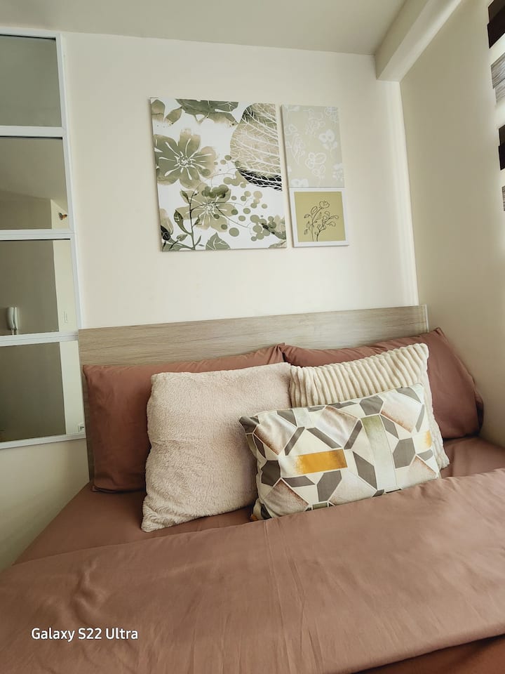 Მაღალი ხარისხის საწოლები და ბალიშები