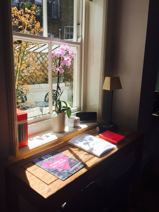 Desk with view onto terrace
