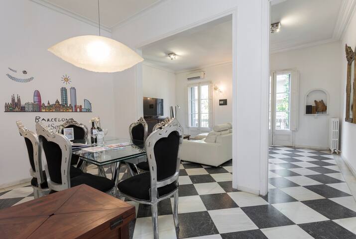 1229 – AWESOME CITY CENTER APARTMENT WITH TERRACE gallery image 3