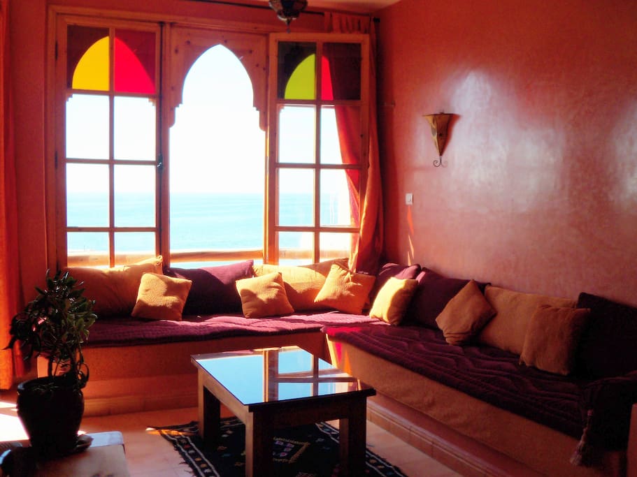 Moroccan salon with satellite tv, dvd player and sea views!