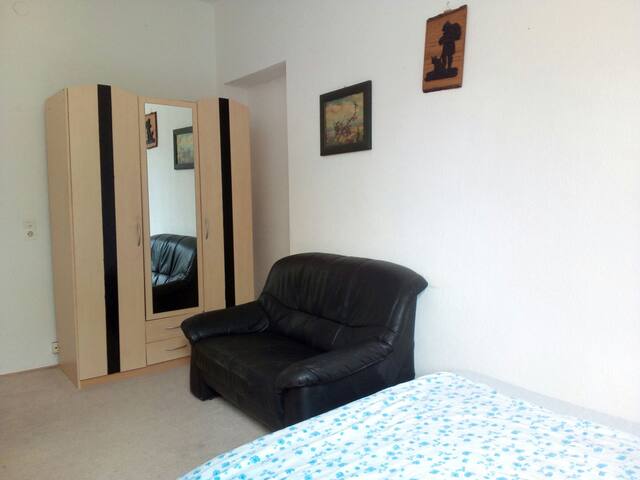 Zentrales, internationales, bequemes Zimmer!!