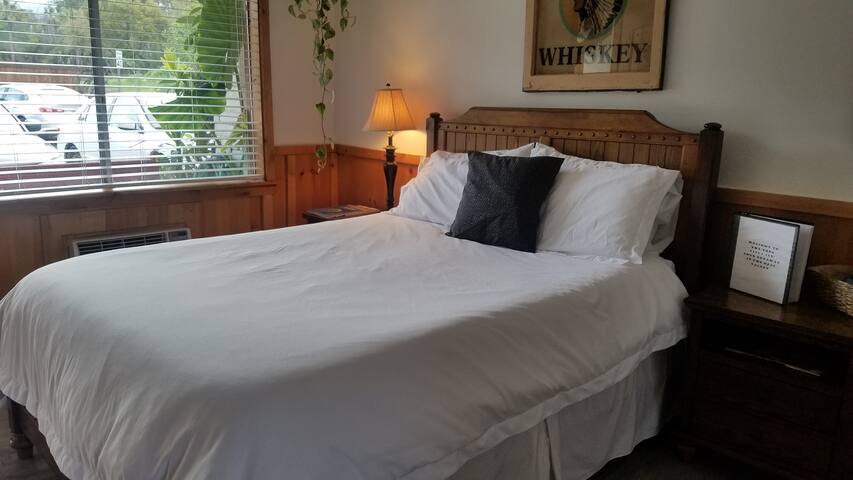 Topa #5 Vintage Roadside Inn / Room with hot tub