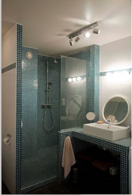 Salle de bain spacieuse "à l'italienne"