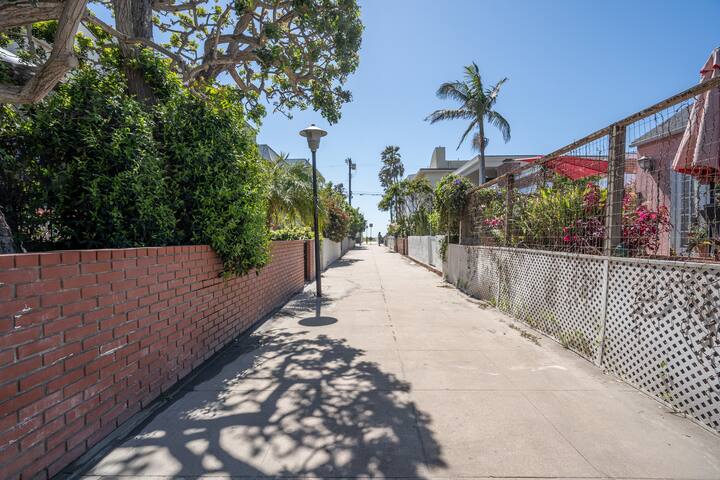 BEACH HOUSE AND LOFT STEPS FROM THE OCEAN! gallery image 4