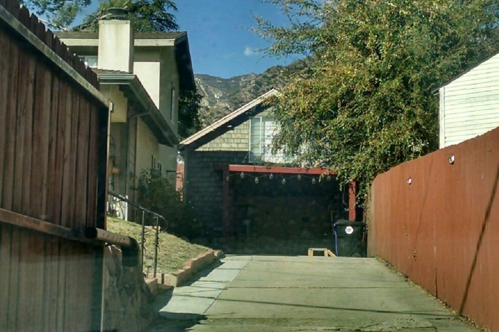 this way to the cozy cottage