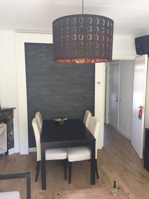Living room, table
