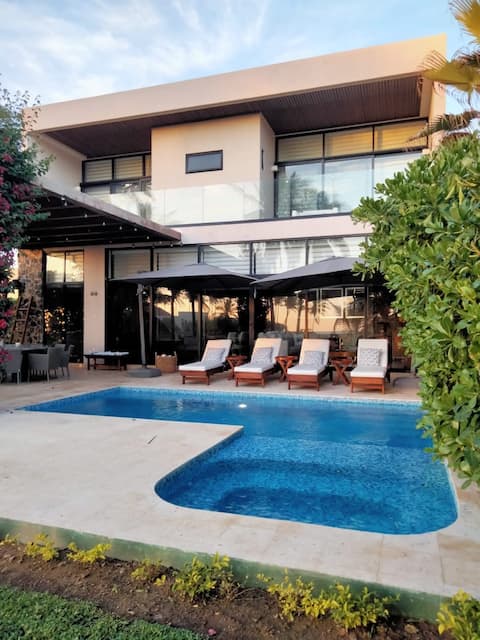 House with a beautiful view of the golf and sea course and the sea