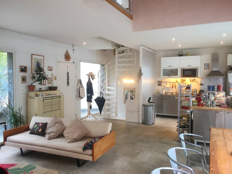 Salon et cuisine/ Living-room and kitchen