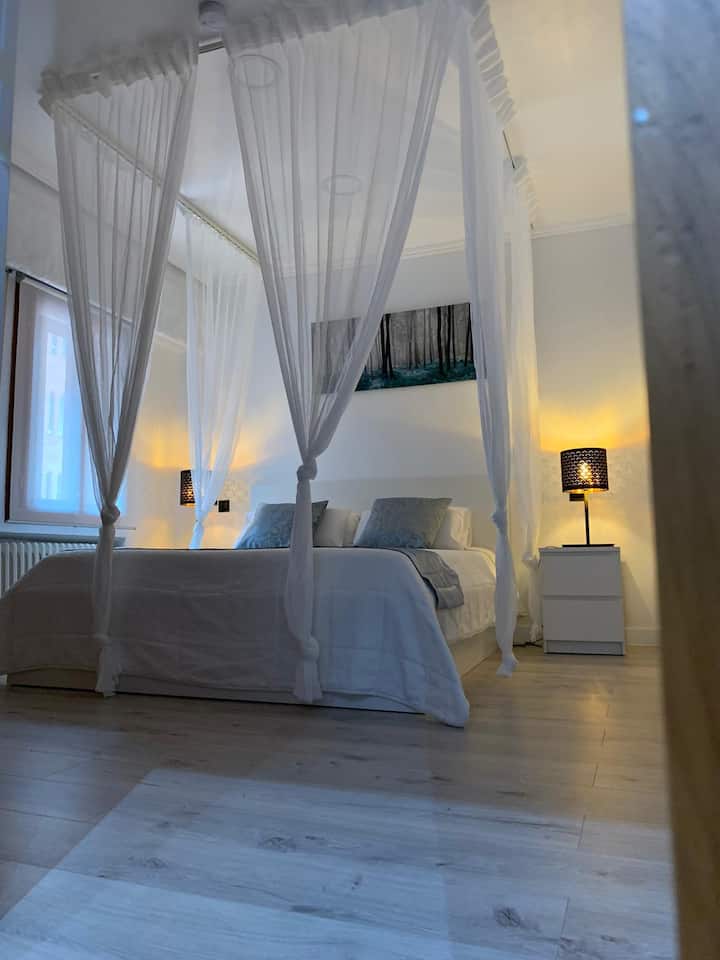 Main room, bed 1.60m