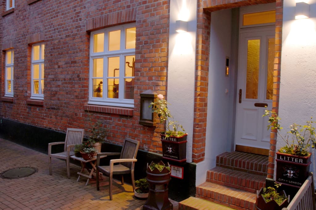 Even though the apartment is located within historic centre of Lübeck it is well-shielded from the noisy traffic.